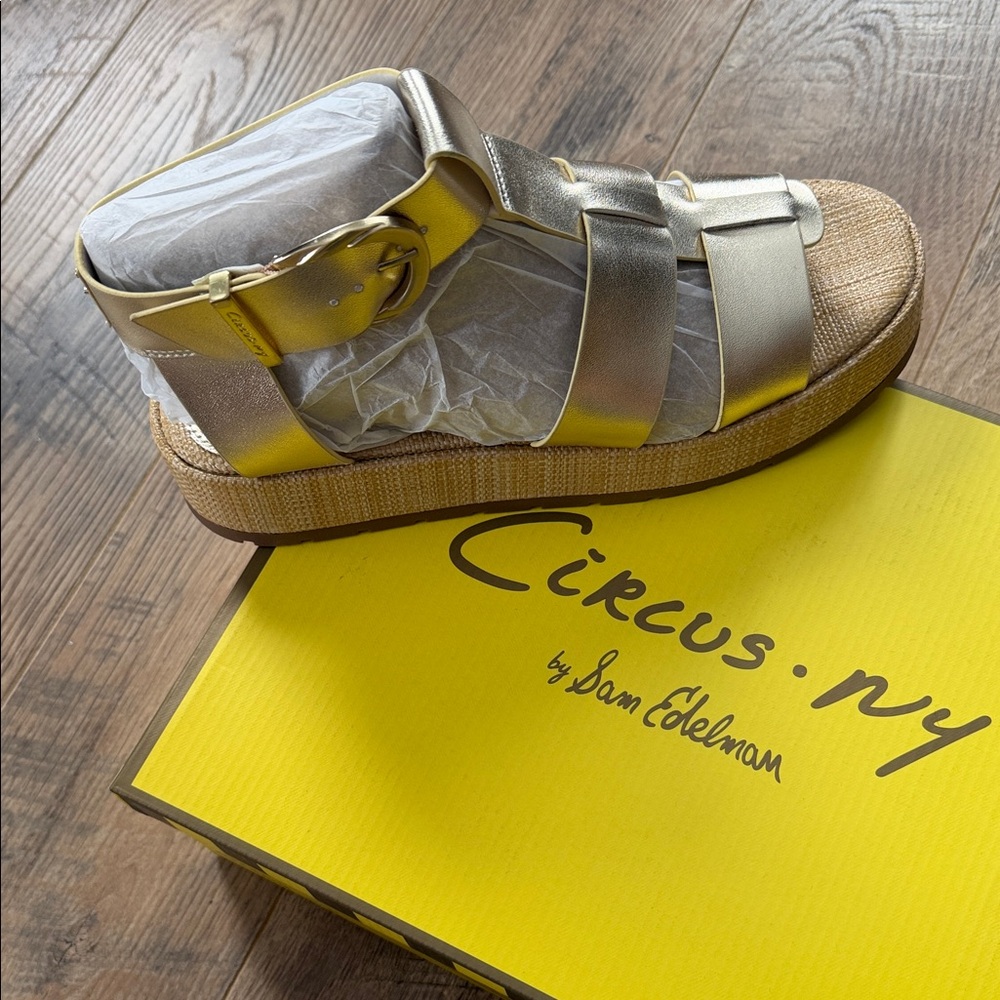 🆕 Circus by Sam Edelman Katy Women's Gold  Sandals 9 1/2 - Picture 2 of 5
